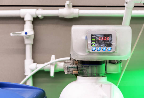 Water purification system with control valve for installation in houses or cottages.